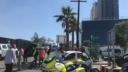 بالصور...ثلاث اصابات بسقوط رافعة من مشروع العبدلي قرب سور مجلس النواب