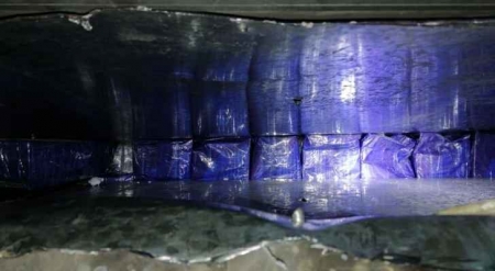 بالصور .. احباط تهريب مخدرات خارج المملكة.. والقبض على 7 اشخاص تورطوا في القضية