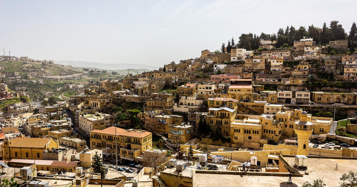 بحث سبل تقديم افضل الخدمات الصحية للمواطنين في السلط.