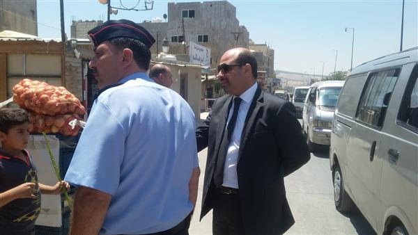 الخريشا... يتابع ميدانيا الحملة الأمنية لمنع وازاله الاعتداءات على الأرصفة والطرق العامه في لواء عين الباشا.