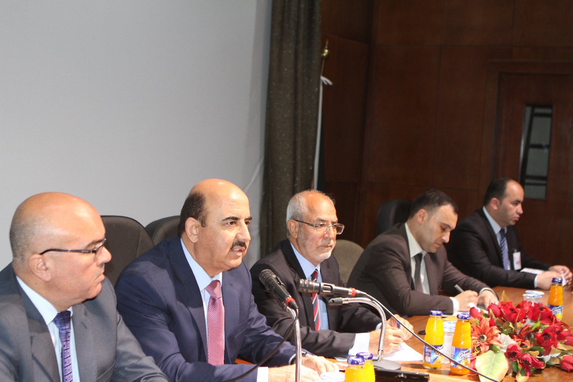 خلال محاضرة في جامعة اليرموك.