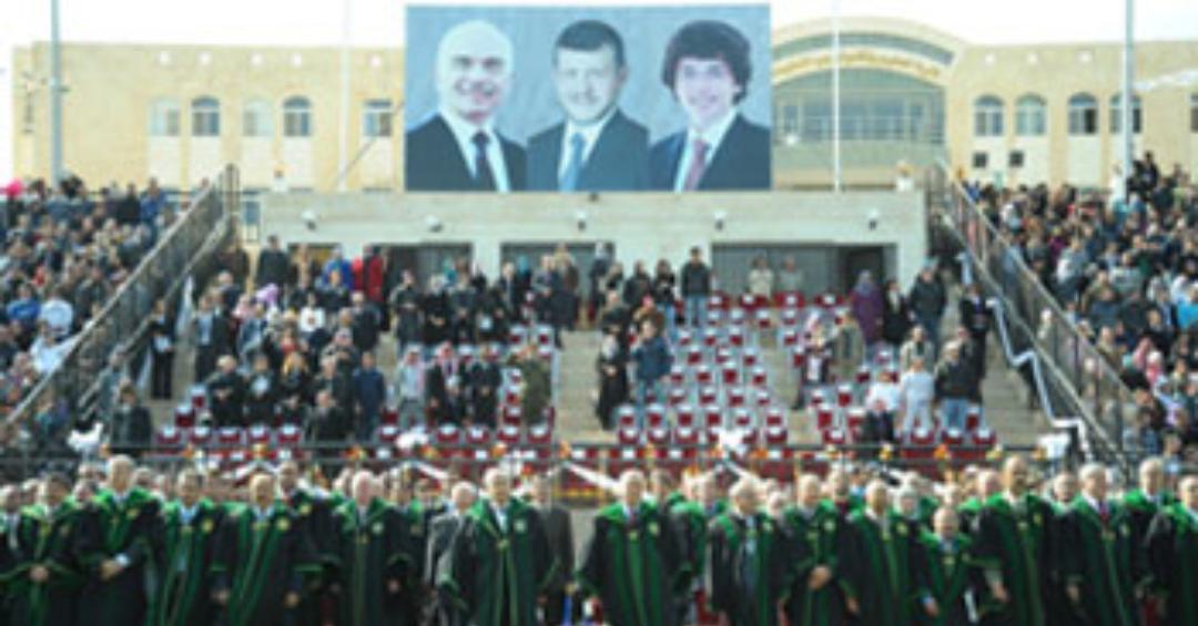 بيان الكعابنه الف مبروك التخريج من جامعة الزيتونة.