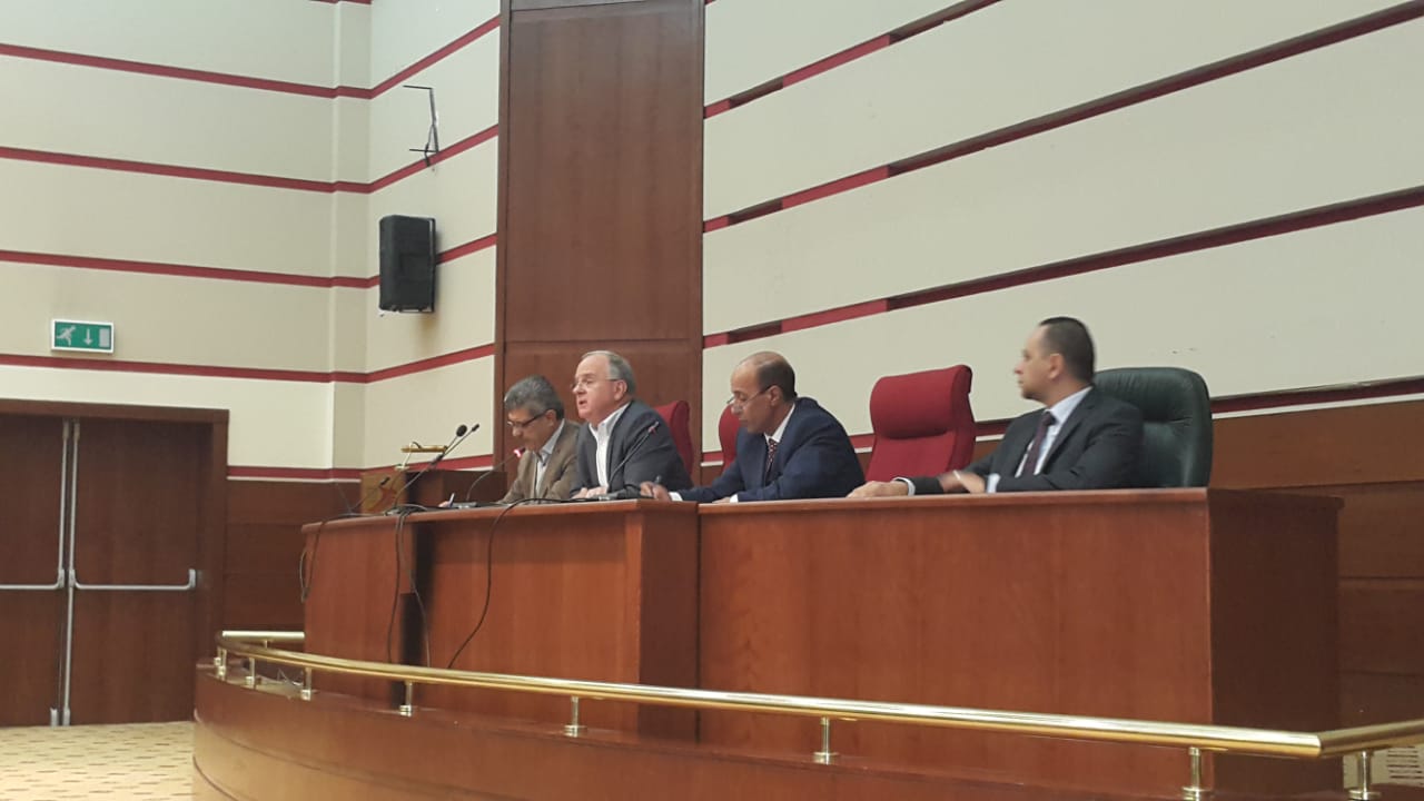 وزير العمل مراد أن استراتيجيات التفتيش على المنشآت التي تنتهجها الوزارة تستهدف كافة أصحاب العمل والعمالة الوافدة.