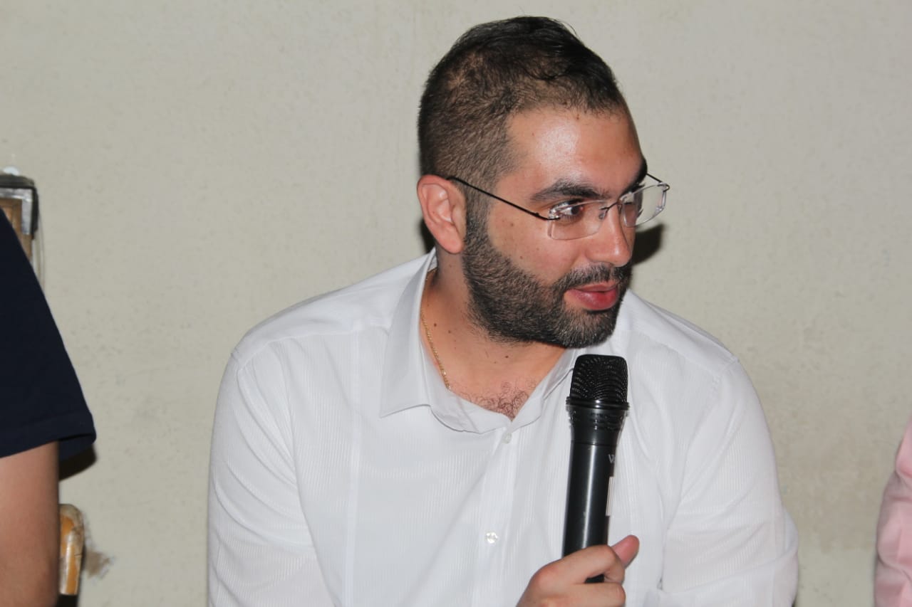 زيادين .. سامنح الثقة للرزاز والشباب يطالبون بحجبها.