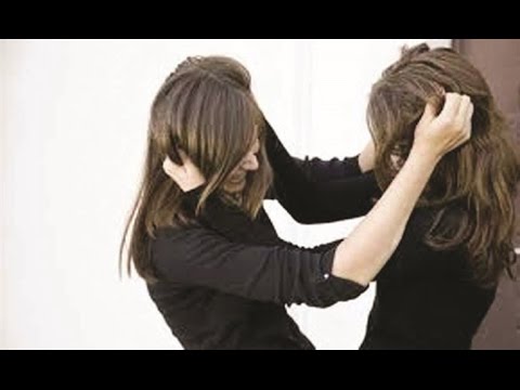 مشاجرة نسائية و شتائم من العيار الثقيل اثناء اجتماع بإحدى النقابات .. و النقيب ينسحب