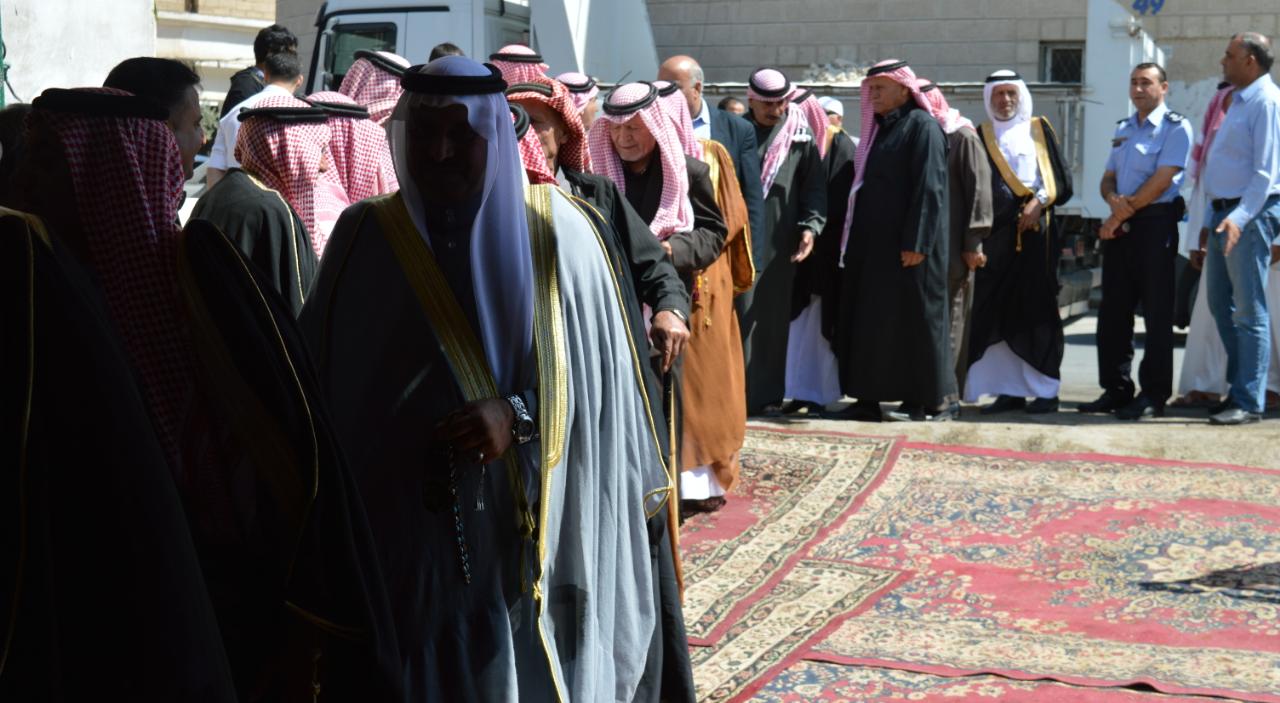 قبيلة بني حسن تقود صلحة عشائرية كبرى بقضية مقتل الشهيد العريف محمد تركي الشنابله...صور.
