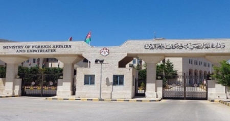 ما سبب احتجاز جوازات سفر 120 معلما في تركيا؟