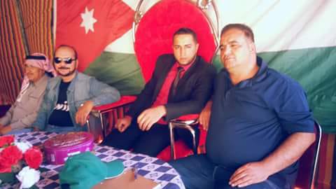 غازي الخوالده يهنئ ابن عمه حمزة بمناسبة زفافه.
