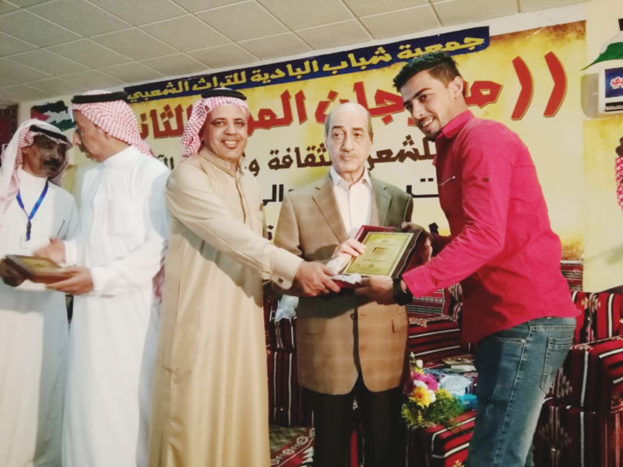 أسيد العقيل الجبور فنان على طريق الصعود.