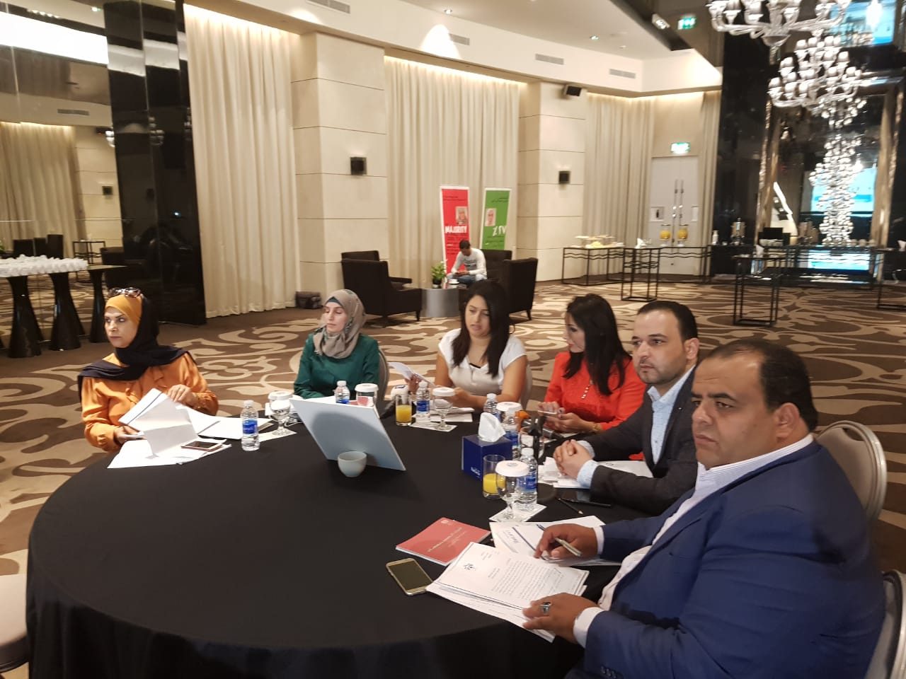 العمل ولجنة الإنصاف بالأجور تنظمان حلقة نقاشية لحماية أجور معلمي المدارس الخاصة.
