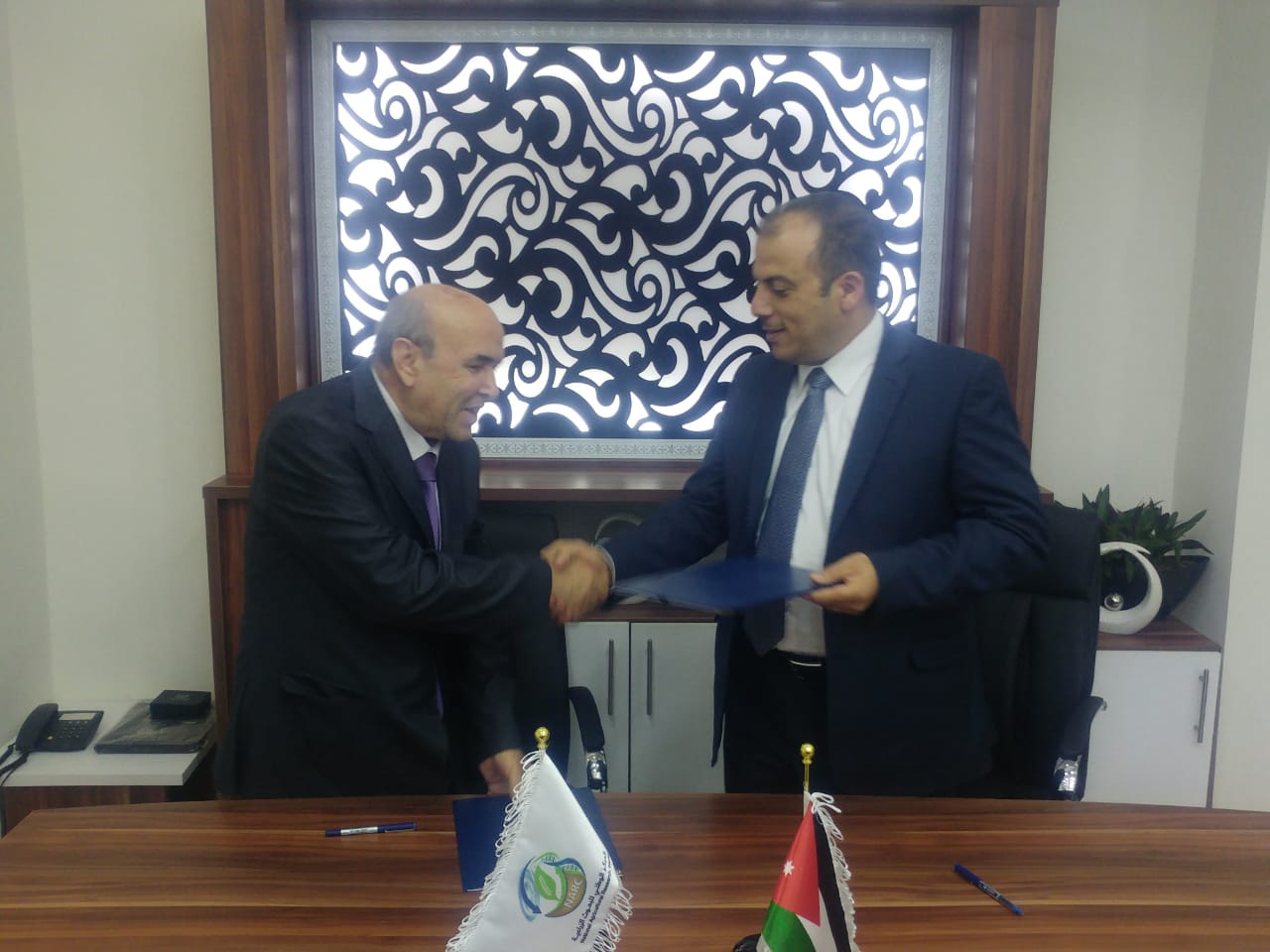 مذكرة تفاهم بين المركز الوطني للبحوث الزراعية والمركز الإقليمي للإصلاح الزراعي والتنمية الريفية.