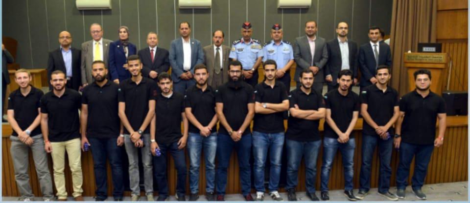 الطفيلة التقنية تكرم فريق الفورميلا ستيودنت.