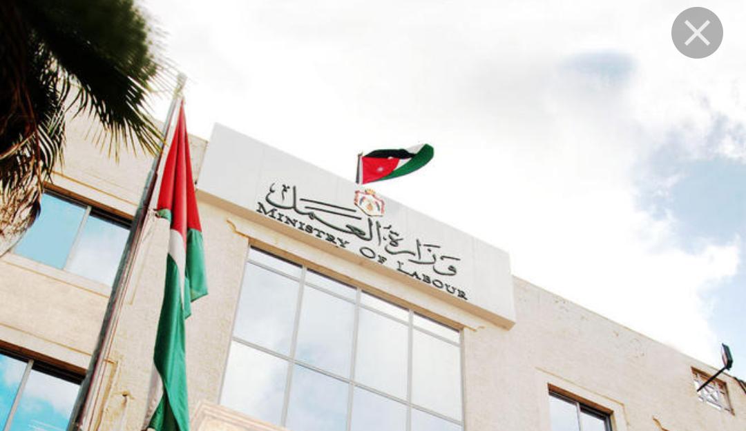 «العمل»: مخالصة للحقوق العمالية قبل مغادرة العامل البلاد.