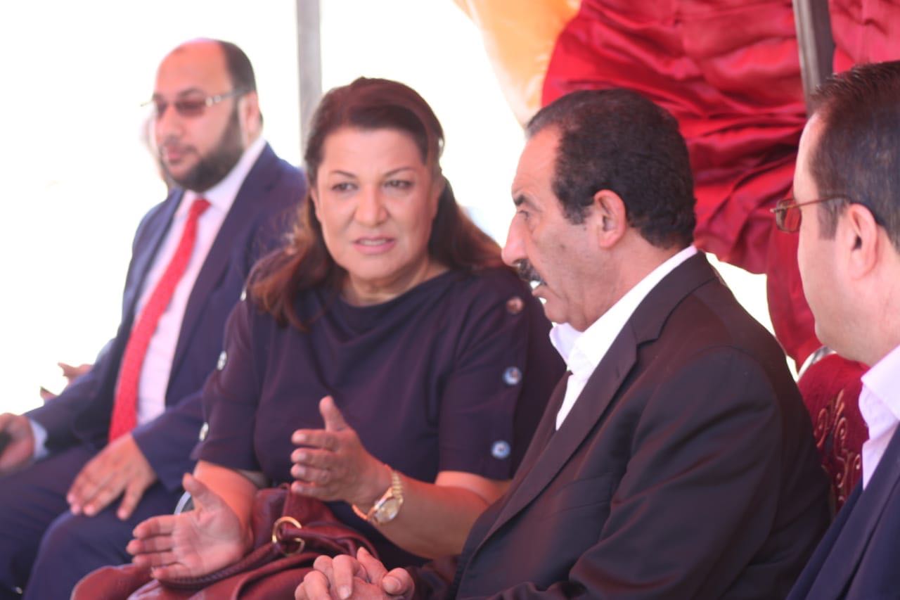 معالي العرموطي وجمعية الشهيد الزيود توزيع طرودا غذائية على الأسر المحتاجة في لواء الهاشمية.
