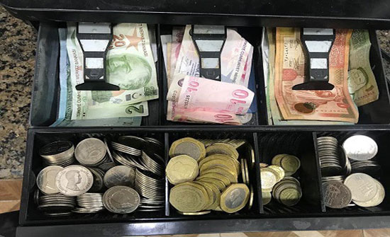 تاجر اردني يقبل البيع بالليرة التركية.