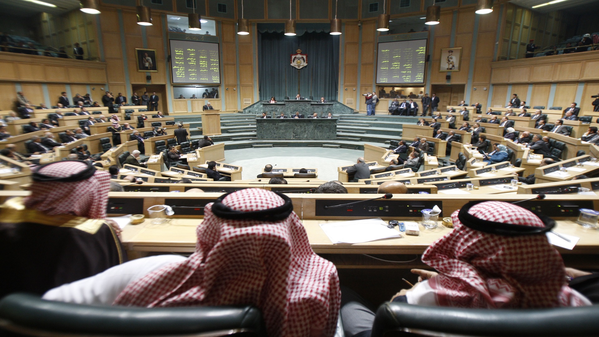 الكشف عن حقيقة زيادة المخصصات المالية للنواب .. تفاصيل