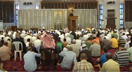 الأردنيون يؤدون صلاة العيد