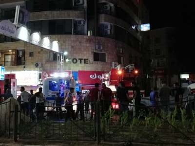 بالفيديو والصور .. اصابة 13 شخص اثر حريق بأحد الفنادق في محافظة العقبة