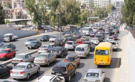 مع بدء العام الدراسي الجديد .. أزمات مرورية خانقة في شوارع عمّان