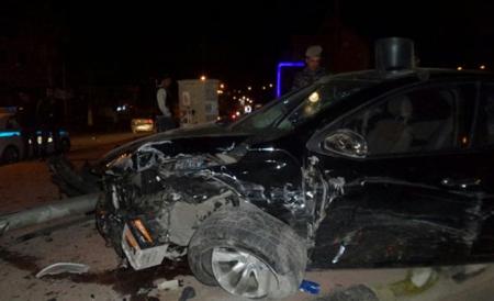 وفاة شاب عشريني وإصابة (3) آخرين اثر حادث تصادم بين مركبتين في عمان