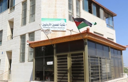 الحجايا: التربية تُمارس ازدواجية بصرف مستحقات مراقبة التوجيهي