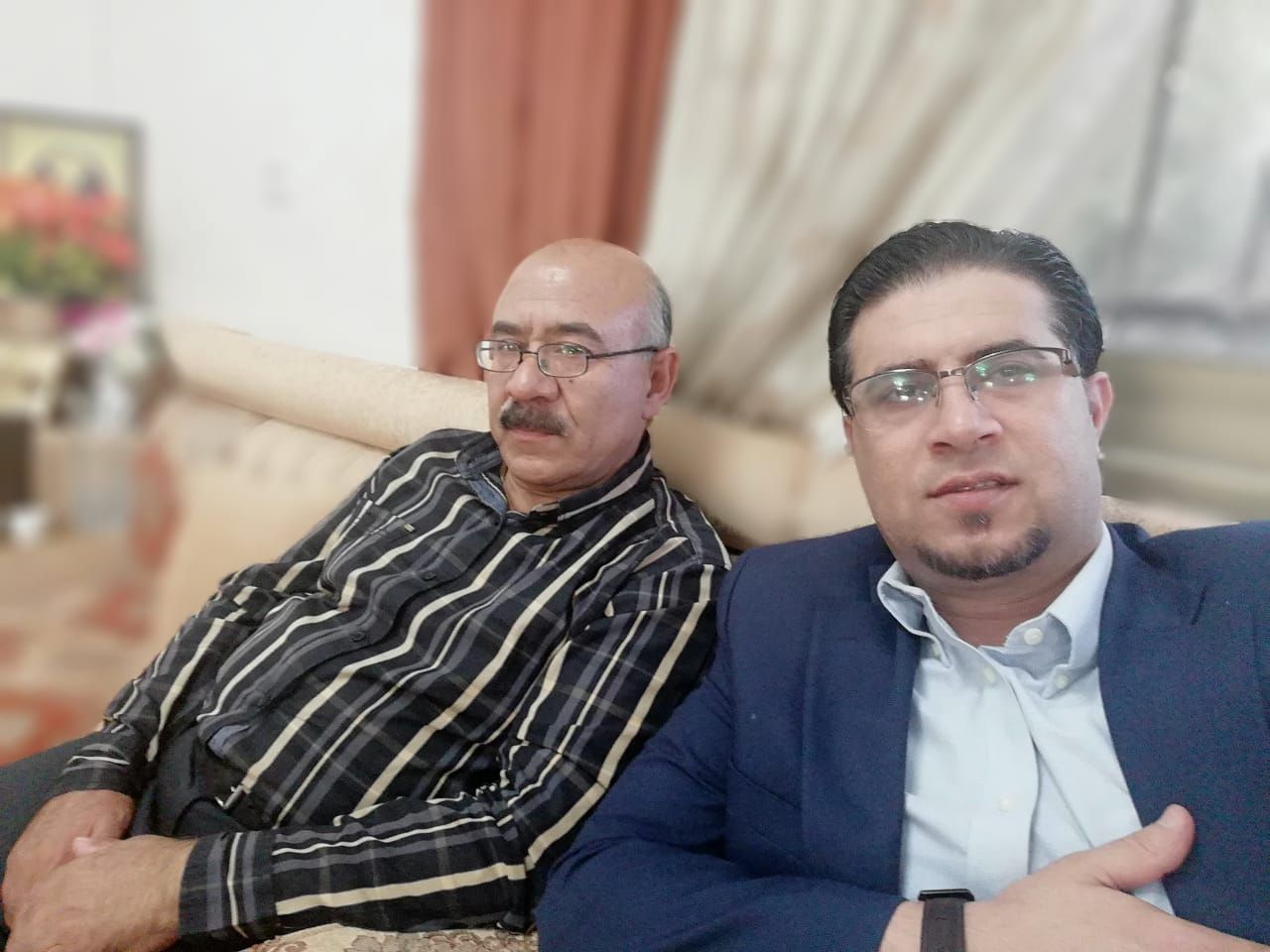 جلسه حوارية حول قانون الضريبة الجديد في ملتقى الاصلاح والتغيير...صور.