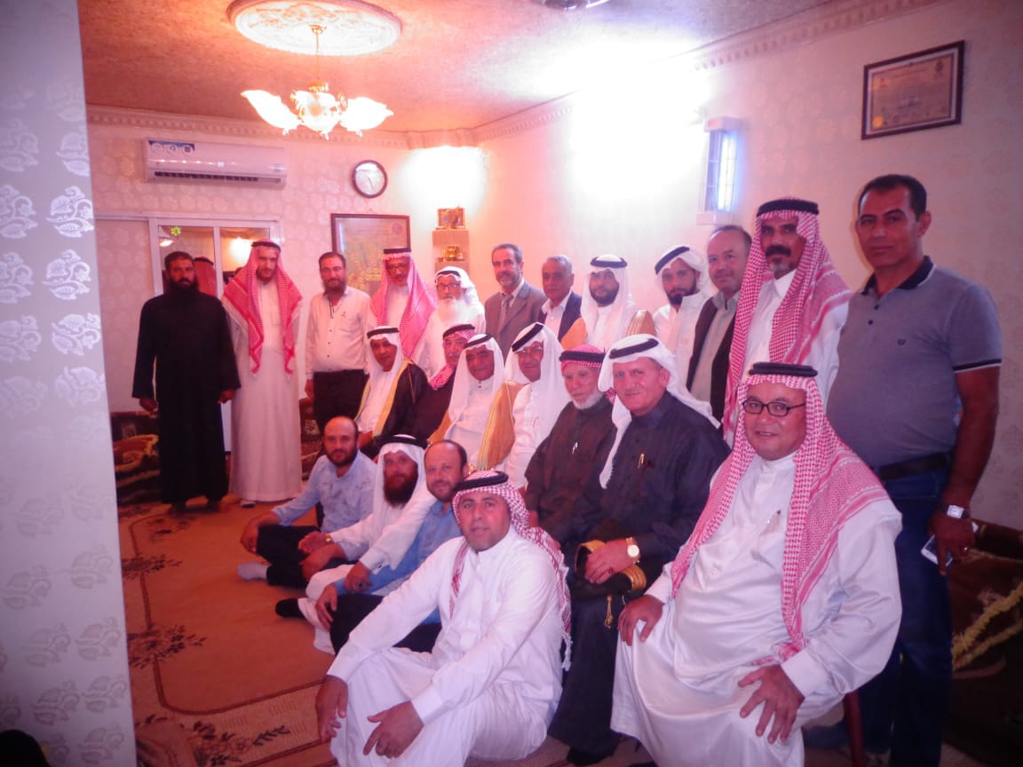 الشيخ ابو عذية يستقبل جاهة الغرايبة ويصلح بين الطرفين.