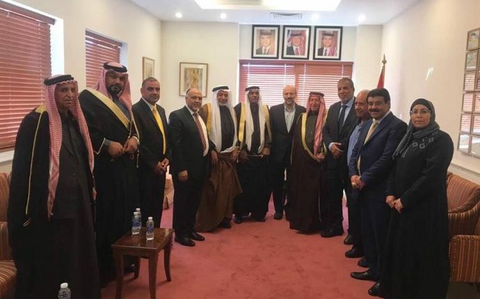 الرزاز يستقبل عدداً من أهالي وادي موسى.