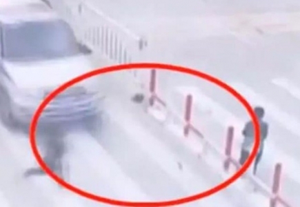رئيس بلدية الشيحان يقرر ايقاف 3 موظفين عن العمل تسببوا بوفاة طفل ووالده.