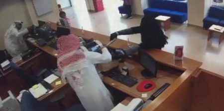 شاهد بالتفاصيل ..اعترافات الاردني  منفذ عملية السطو على بنك الخليج في الكويت