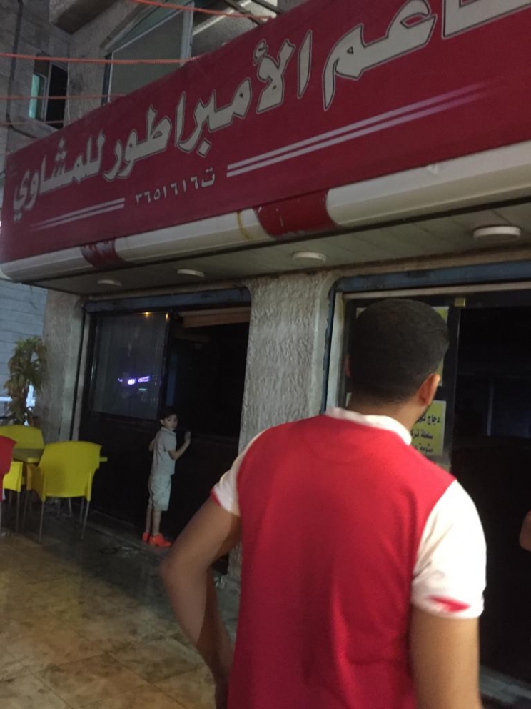 حريق ضخم في مطعم الامبرطور للمشاوي في الزرقاء – بالفيديو