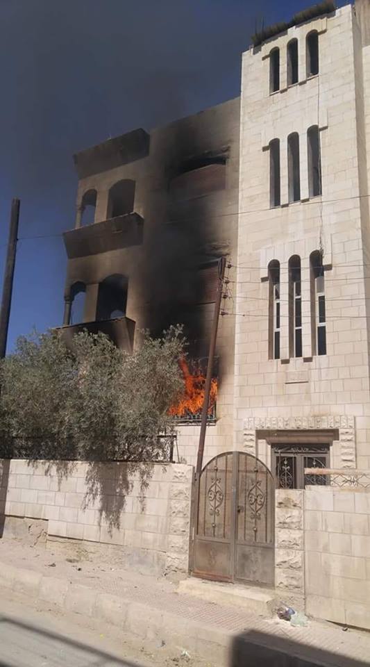 عاجل .. مشاجرة واسعة وحرق عمارة سكنية في منطقة وادي الحجر