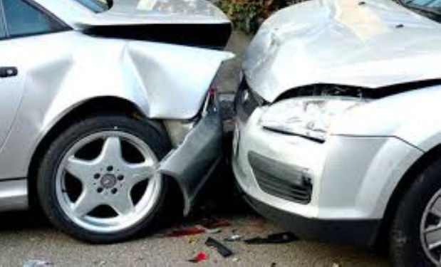 حادث تصادم يسفر عنه اصابة اربع اشخاص