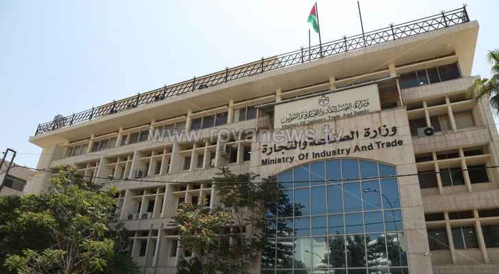 وزير الصناعة يشكل لجنة تحقيق بنقص اعلاف مركزي نايفة والرفاعيات في المفرق