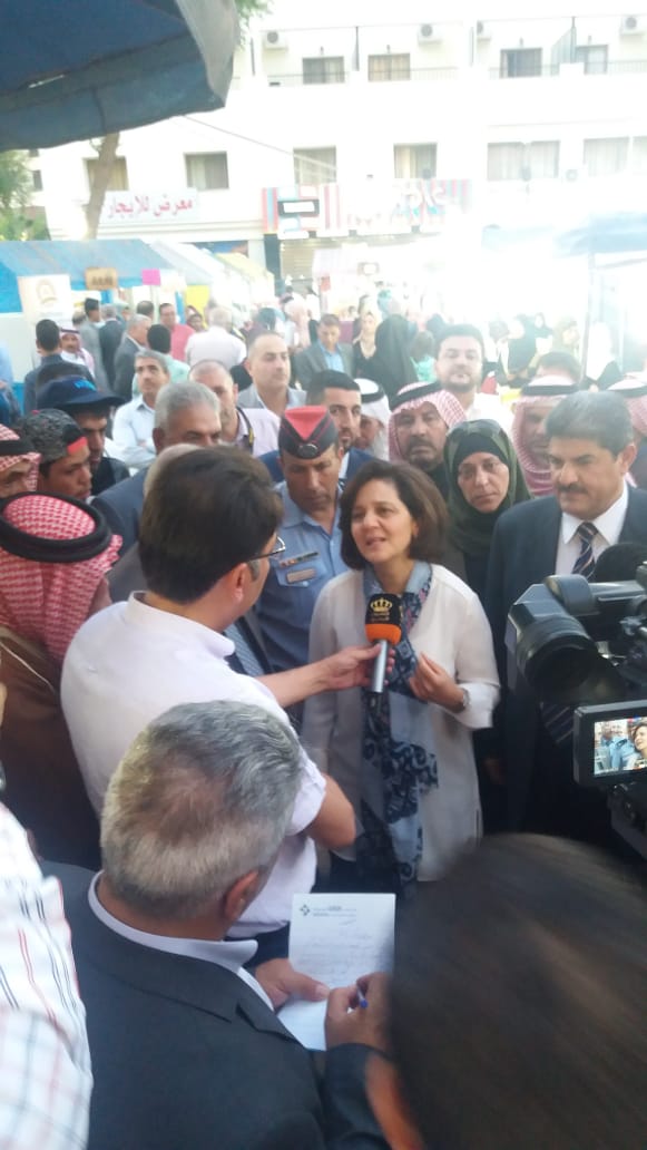 لطوف تفتتح بازارا خيريا وتوقع ستة اتفاقيات مشاريع انتاجية في محافظة العقبة.