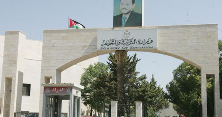 التربية تتسلم 280 جهاز تابلت تبرعت بها الصين.