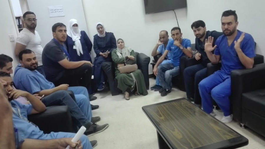 بالصور ... أطباء النديم يتوقفون عن العمل احتجاجا على قرارات ادارية