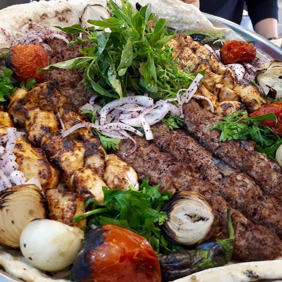 مشاوي النعيمي اطباق ولا اروع محضره بعنايه وجوده ومستوى رفيع.