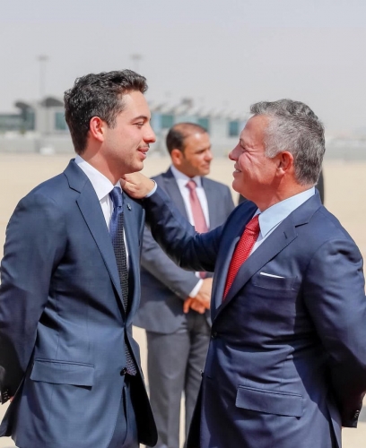 بالصورة... الأمير الحسين يغرد  برفقة سيدنا في مطار الملكة علياء الدولي قبل أيام