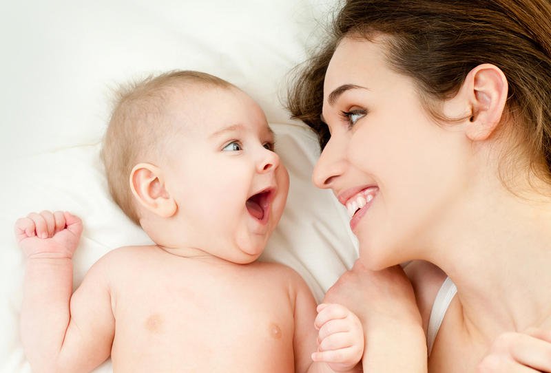 هل تعرفين متى يراك طفلك للمره الاولى؟