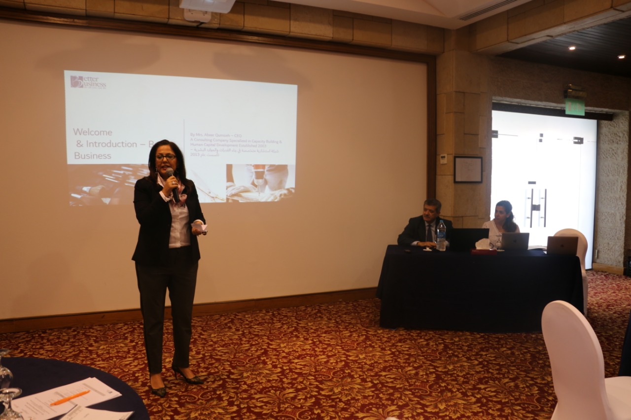 منتدون يناقشون إستراتيجية التواصل لقطاع التعليم والتدريب المهني والتقني.