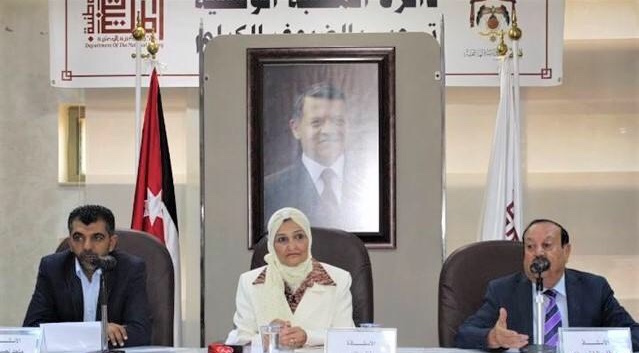 غنيم تشهر ديوانها تنهيدة قلم  في دائرة المكتبة الوطنية بعمان