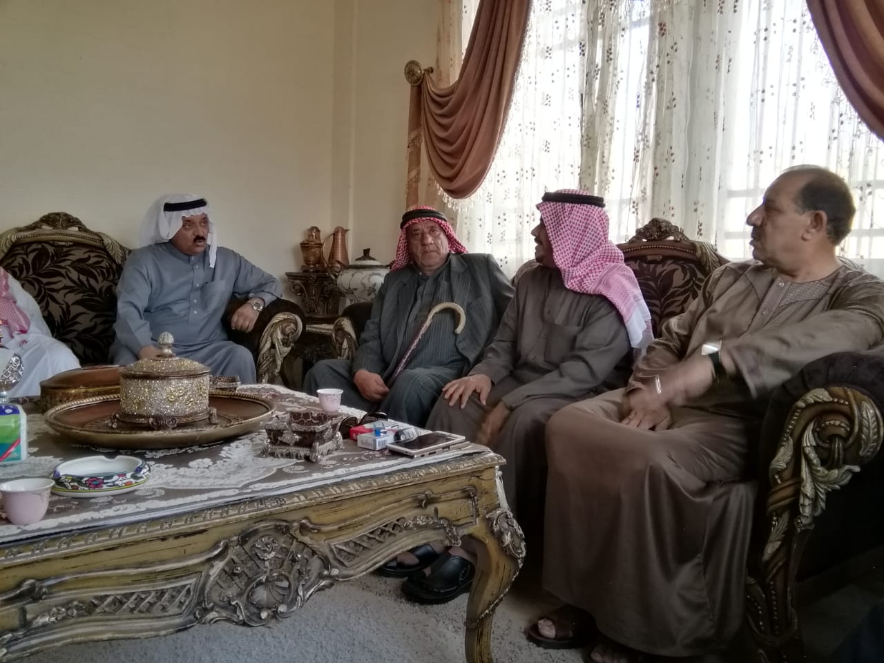 الدكتور جمال الشريف يقيم مأدبة غداء لرجل الأعمال العتيبي في جرش.