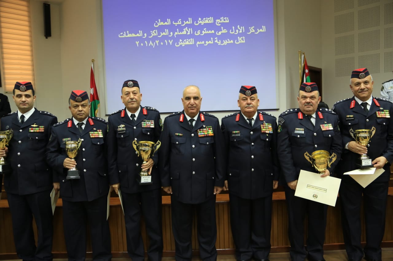 مدير عام الدفاع المدني يكرم الفائزين بتفتيش المرتب المعلن لموسم 2017م2018م .
