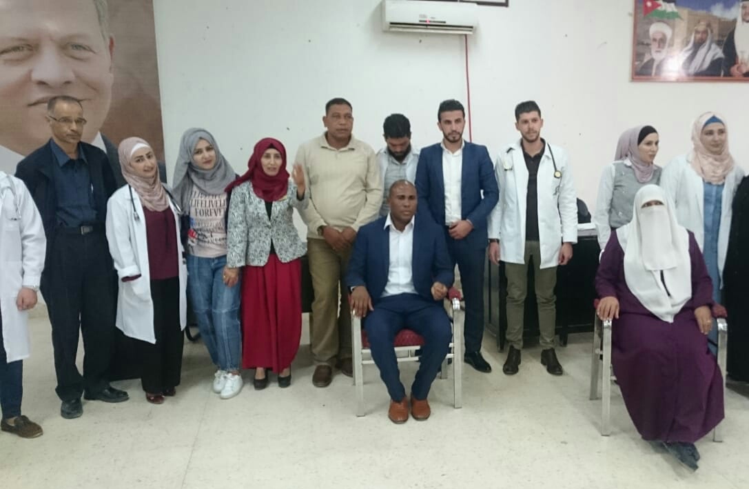 استفادة 300 شخص من يوم طبي مجاني بغور المزرعة وتكريم البطل العجالين فيه.