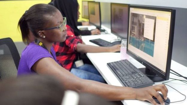 لماذا تستعين شركات التكنولوجيا العملاقة بفقراء أفريقيا في البرمجة