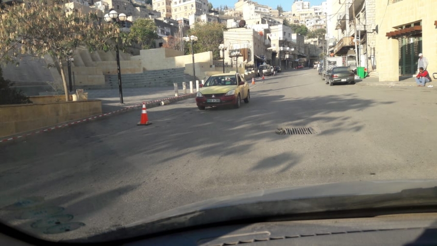 بالصور ... اكثر من ١٠٠ محل تجاري في السلط تغلق ابوابها صباح اليوم .. والسبب!!