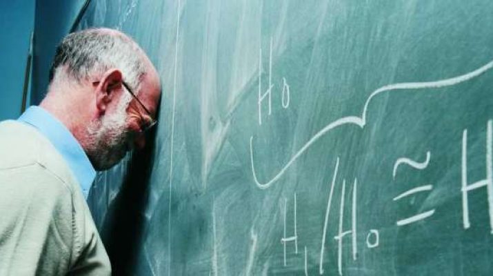معلم يتعرض للضرب في مدرسة المخيبة الفوقا في لواء بني كنانة