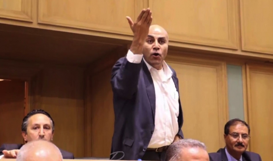 الحباشنة لـ الرزاز : استقل او ستذهب لـ مزبلة التاريخ والطروانة يطالبه بسحب شتيمته