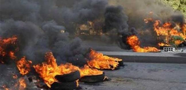 الرمثا .. محتجون يغلقون الطريق الدولي بالاطارات المشتعلة